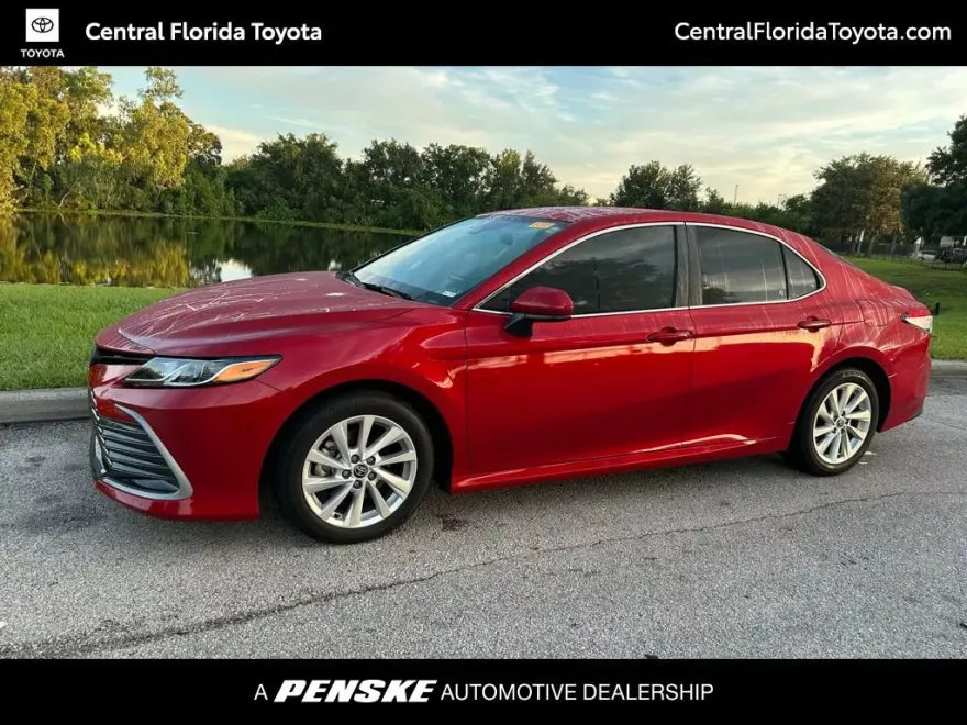2023 Toyota Camry LE photo 1