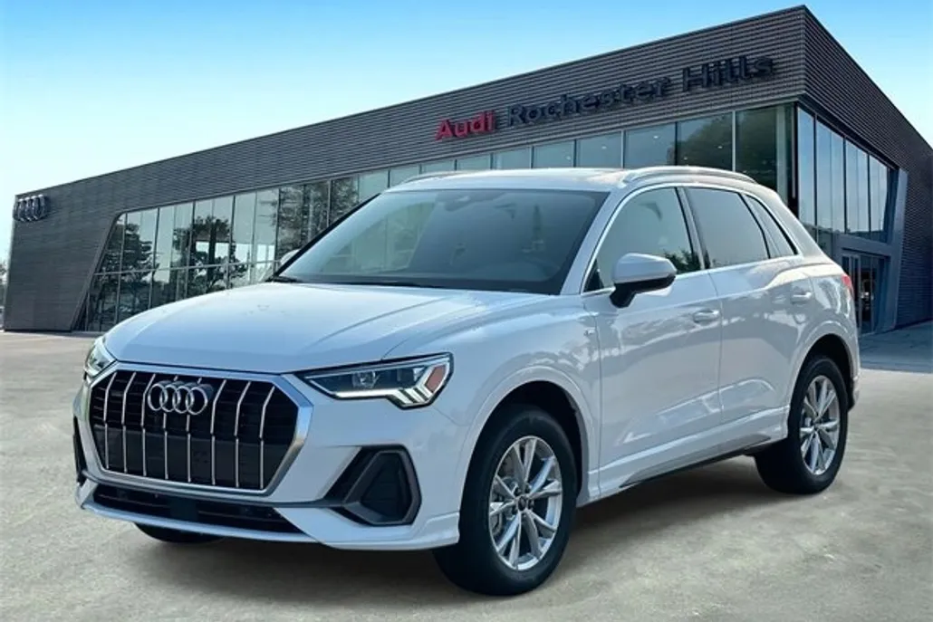 2025 Audi Q3 S line Premium photo 1