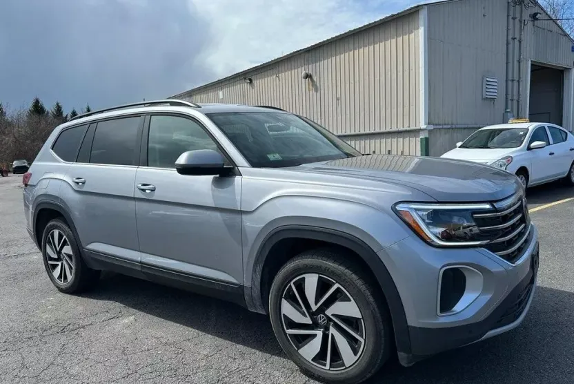 2024 Volkswagen Atlas SE Technology photo 1