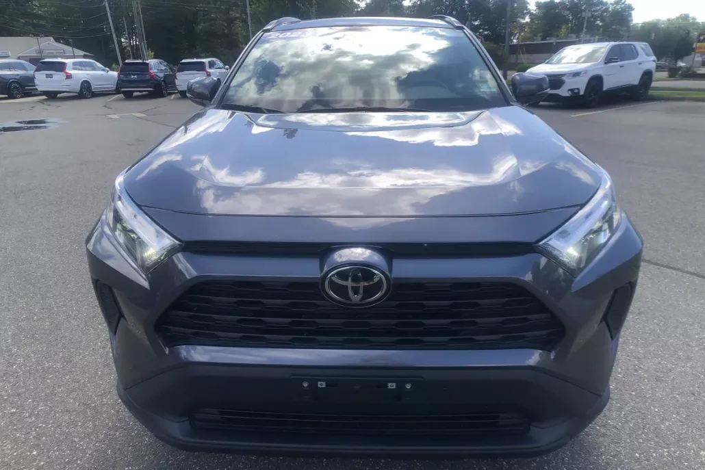 2023 Toyota RAV4 XLE photo 1
