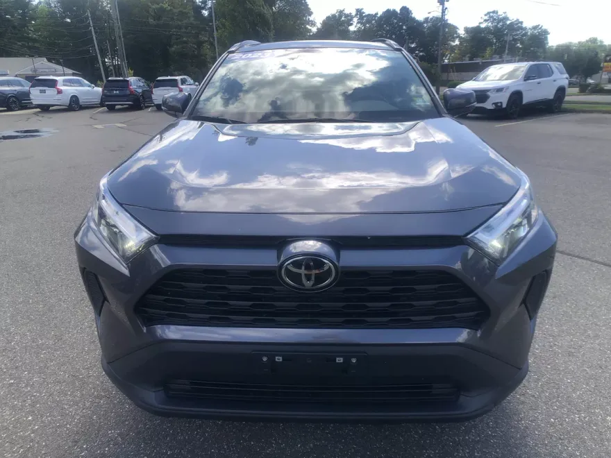 2023 Toyota RAV4 XLE photo 1