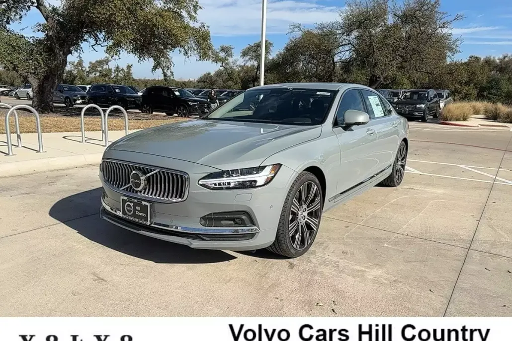 2025 Volvo S90 photo 1