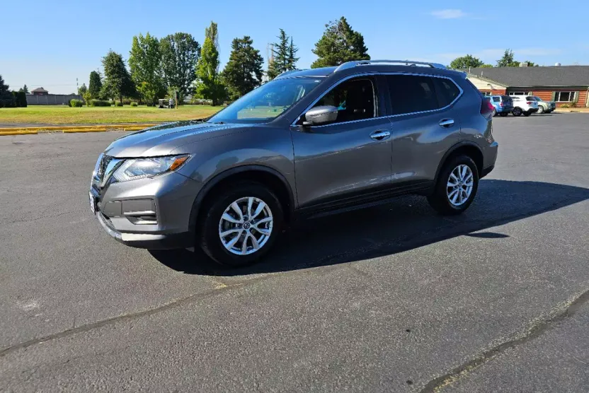 2020 Nissan Rogue SV photo 1