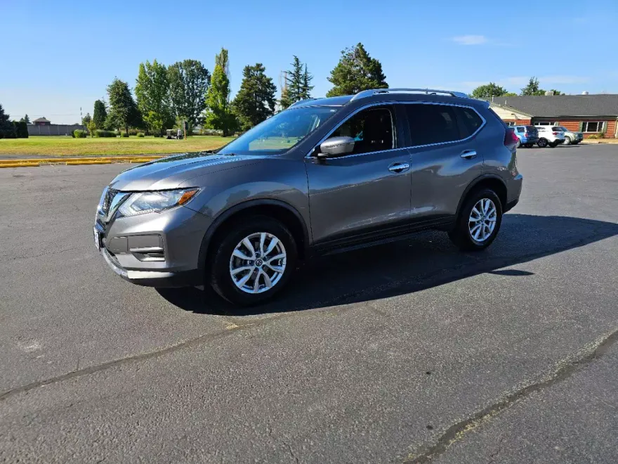 2020 Nissan Rogue SV photo 1