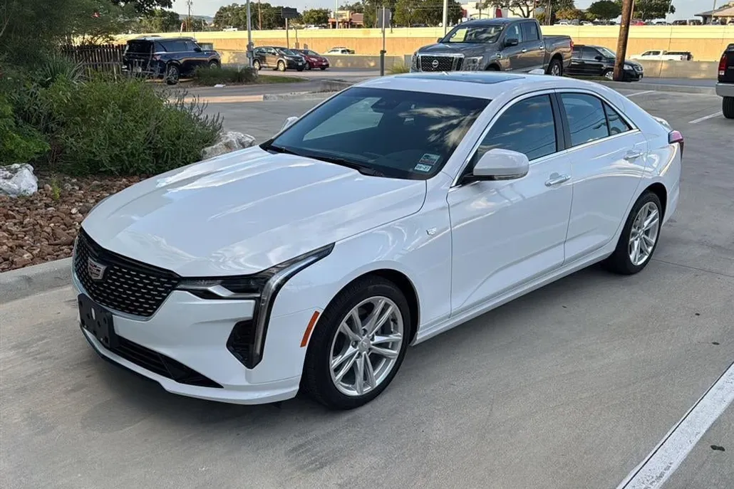 2025 Cadillac CT4 Luxury photo 1
