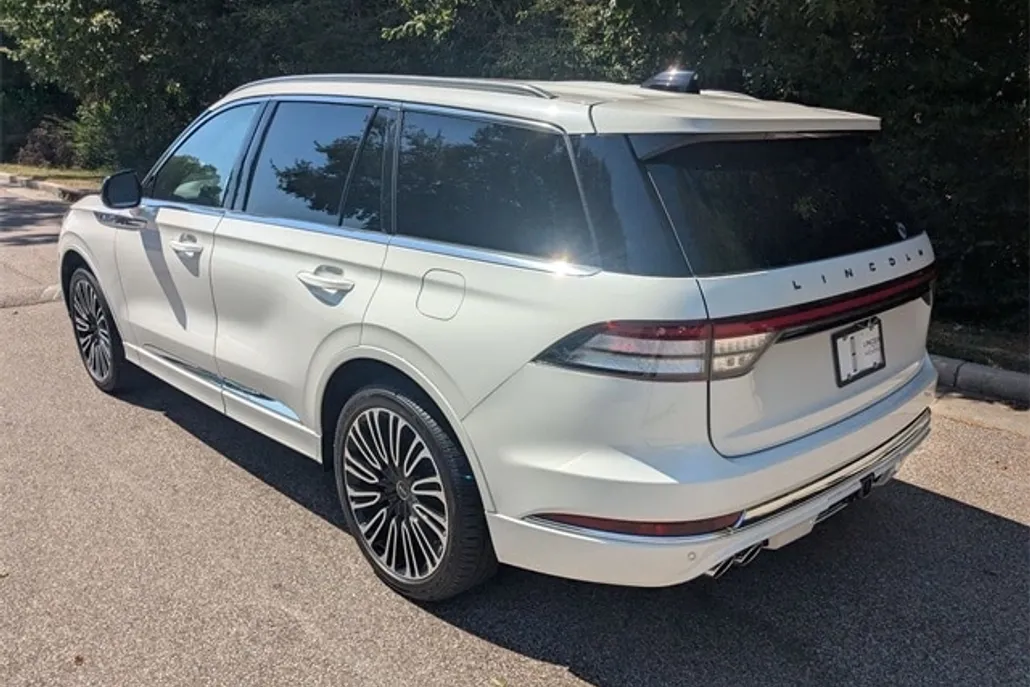 2025 Lincoln Aviator Black Label photo 1