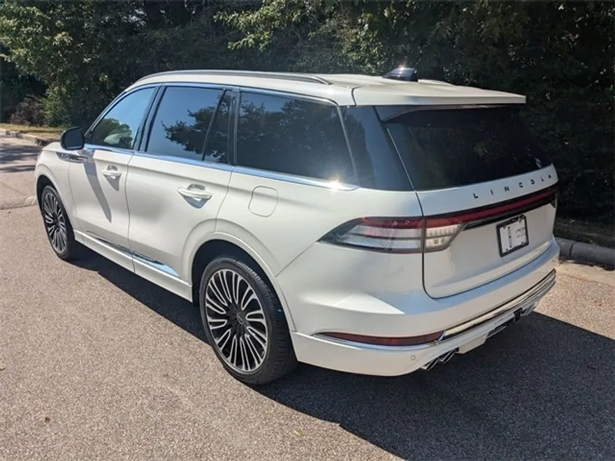 2025 Lincoln Aviator Black Label photo 1