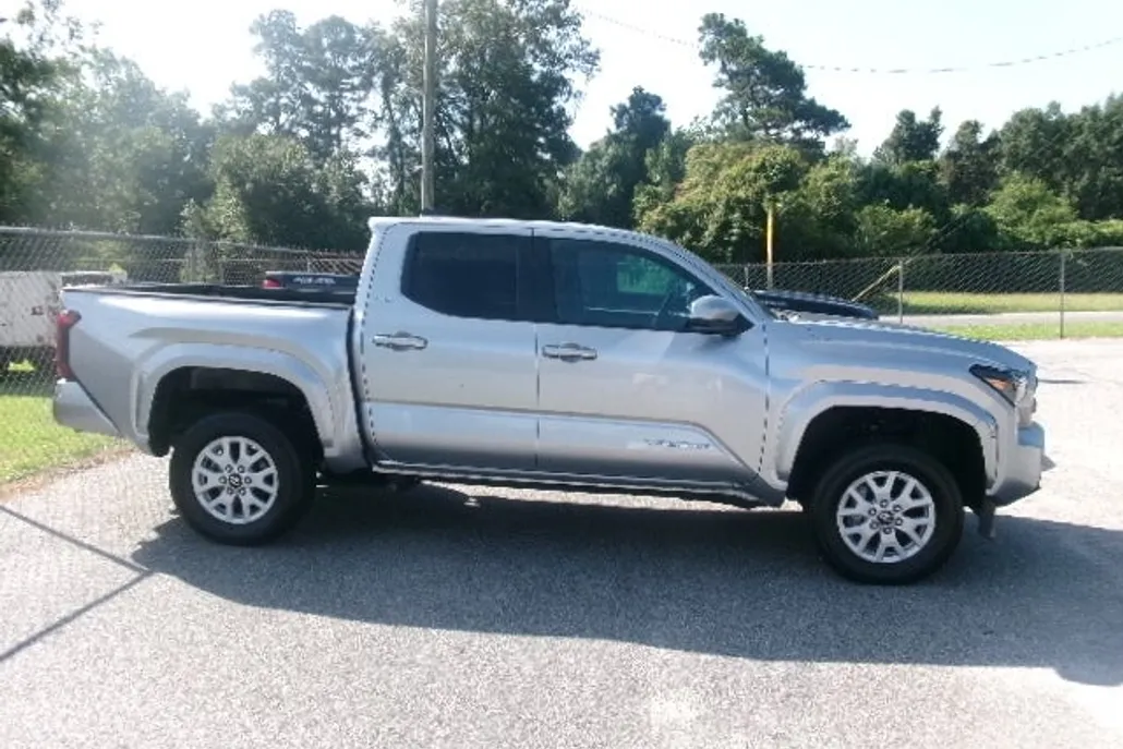 2024 Toyota Tacoma SR5 photo 1