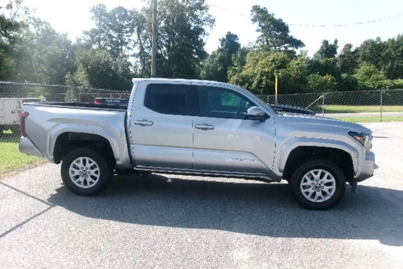 2024 Toyota Tacoma SR5 photo 1