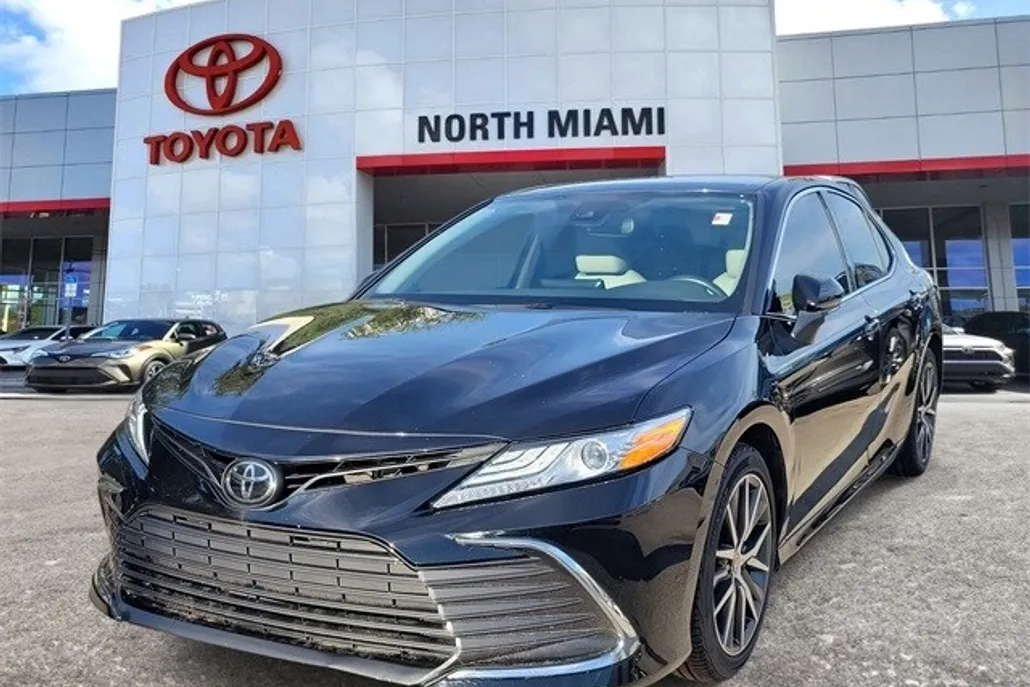 2024 Toyota Camry XLE photo 1