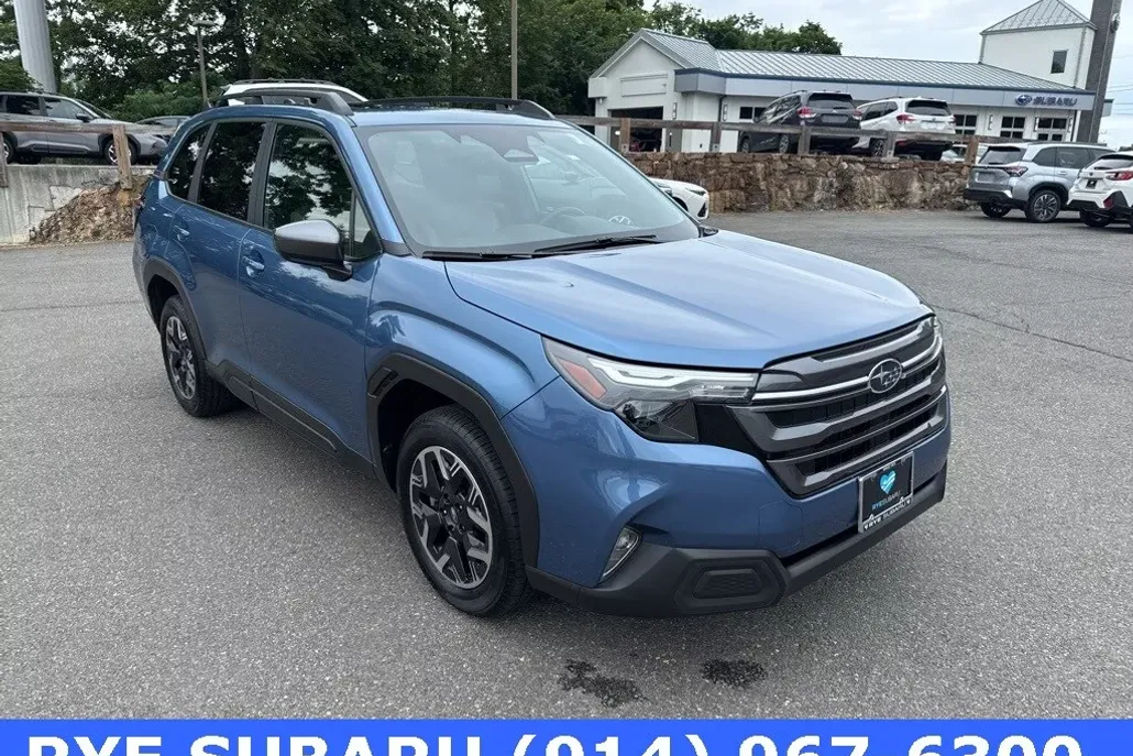 2025 Subaru Forester Premium Base photo 1