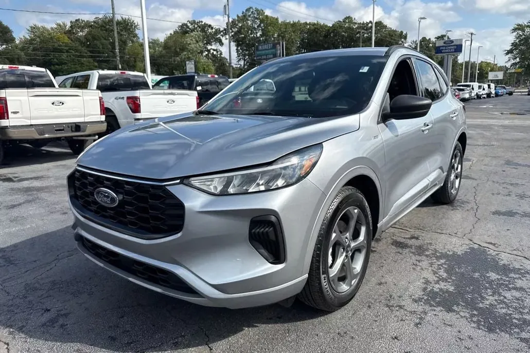 2023 Ford Escape ST-Line photo 1