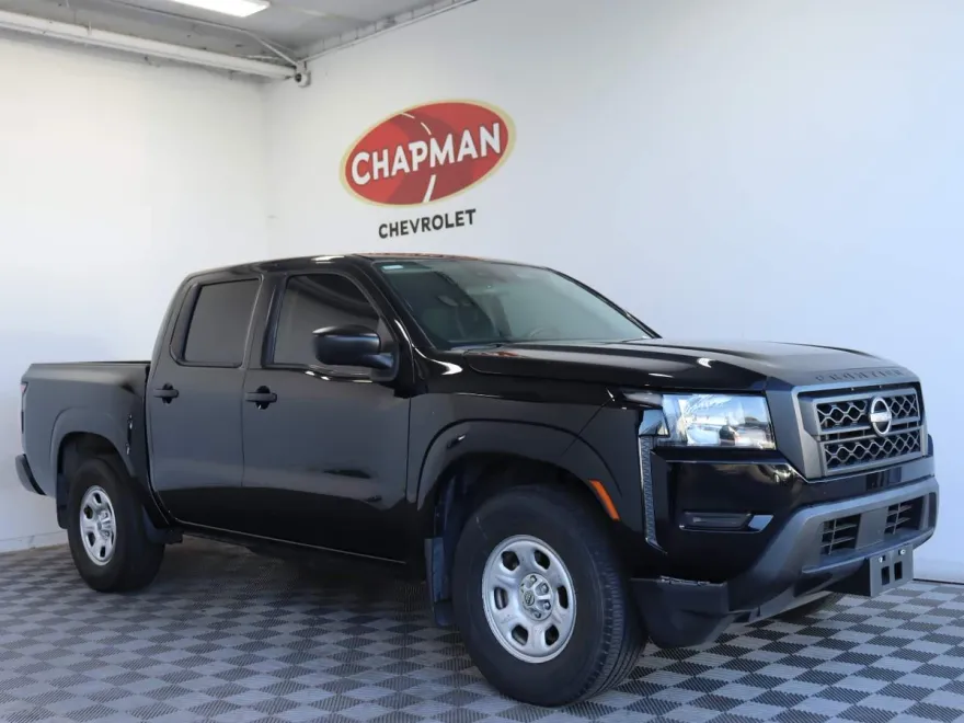 2022 Nissan Frontier SV Crew Cab photo 1