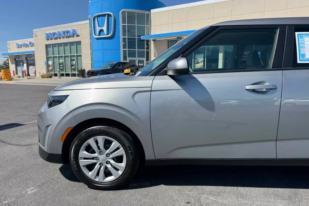 2023 Kia Soul LX photo 1