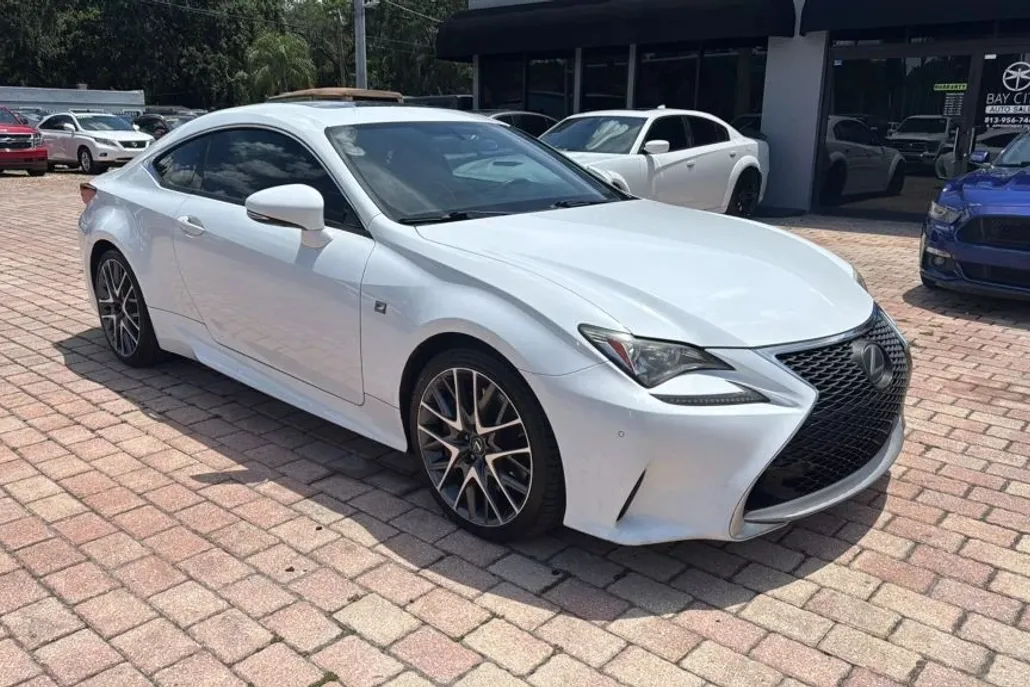 2017 Lexus RC 200t photo 1