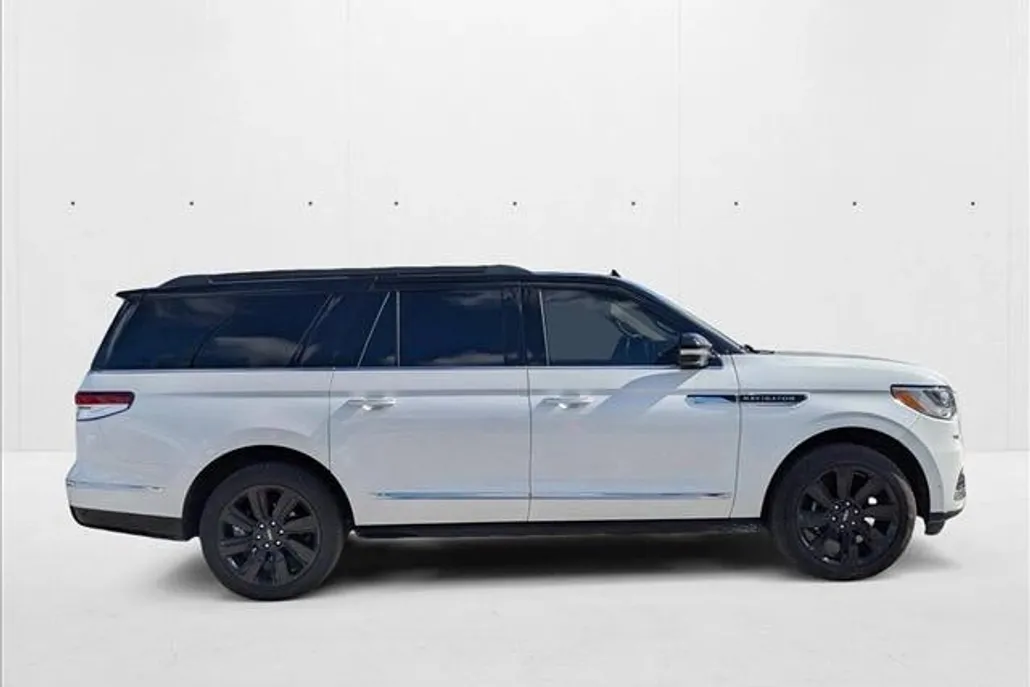 2024 Lincoln Navigator Black Label photo 1