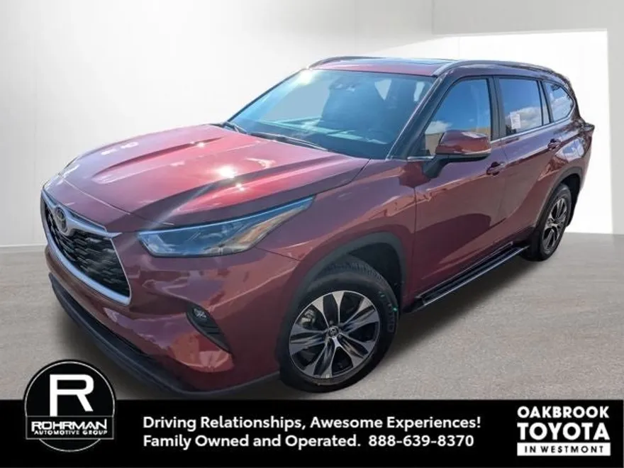 2025 Toyota Highlander XLE photo 1