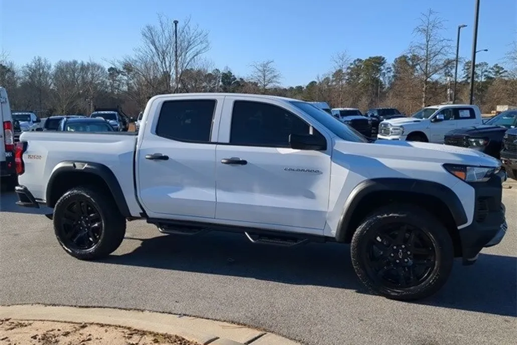2024 Chevrolet Colorado Trail Boss photo 1