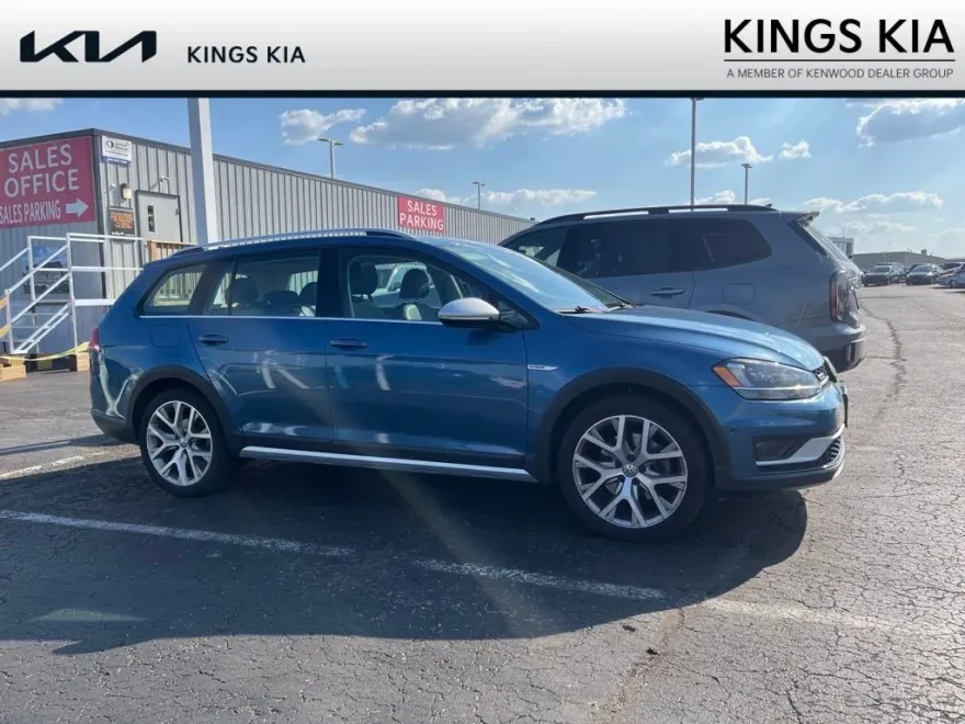 2017 Volkswagen Golf Alltrack TSI SEL photo 1