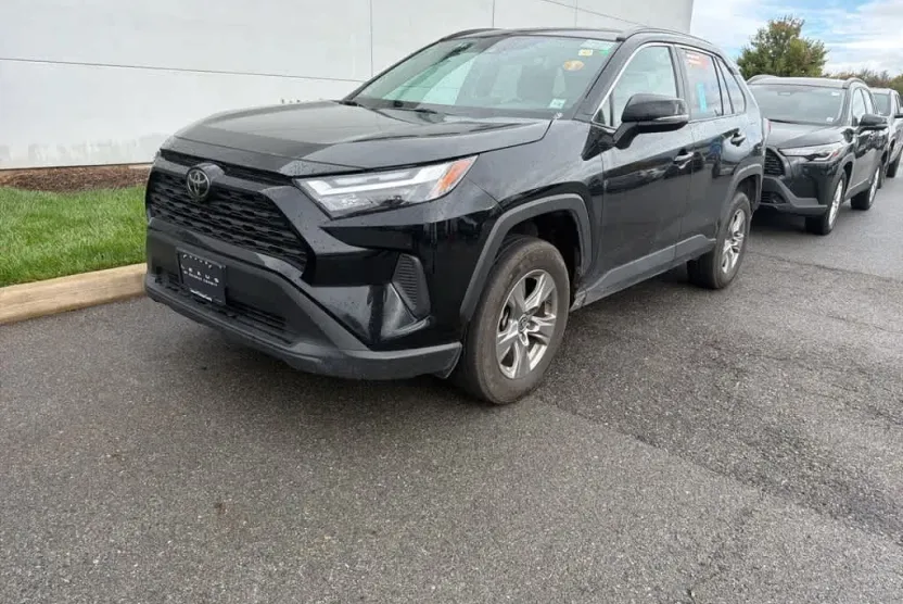 2024 Toyota RAV4 XLE photo 1