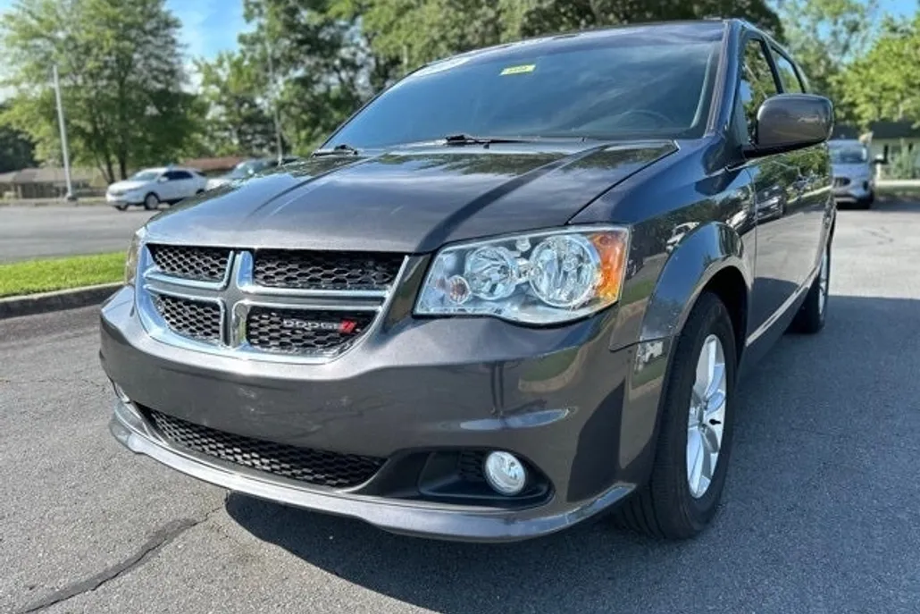 2019 Dodge Grand Caravan SXT photo 1
