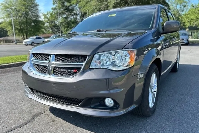 2019 Dodge Grand Caravan SXT photo 1