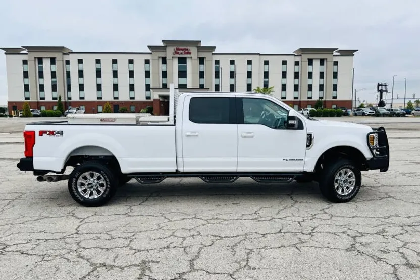 2018 Ford F-350 Lariat photo 1