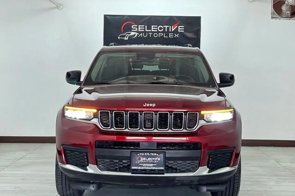 2023 Jeep Grand Cherokee Laredo photo 1