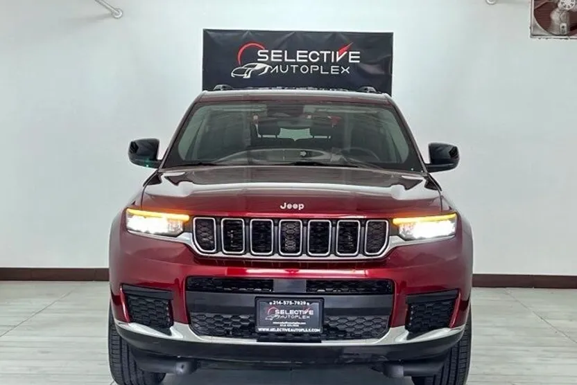 2023 Jeep Grand Cherokee Laredo photo 1