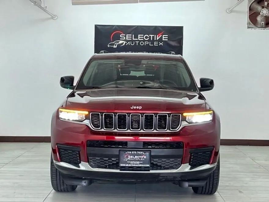 2023 Jeep Grand Cherokee Laredo photo 1