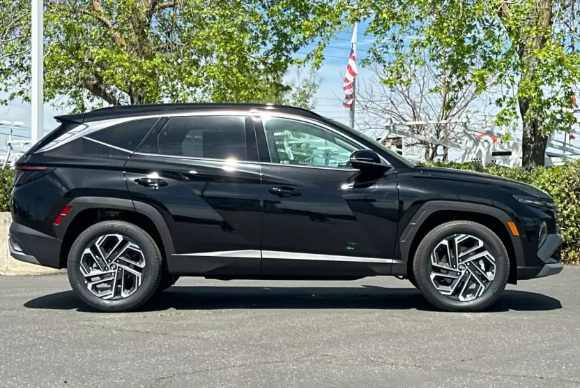 2025 Hyundai Tucson Hybrid Limited Sport photo 1