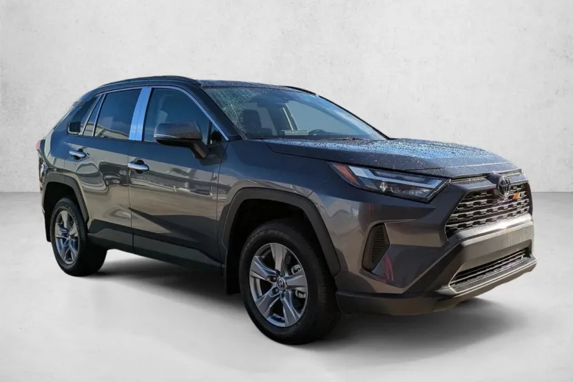 2025 Toyota RAV4 XLE photo 1