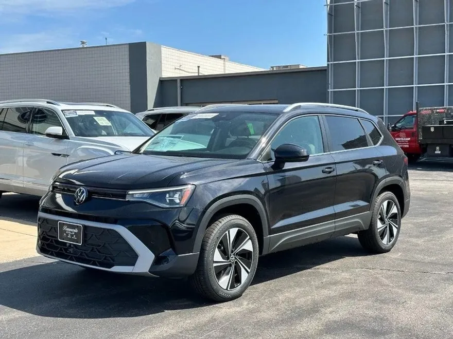 2025 Volkswagen Taos SE photo 1