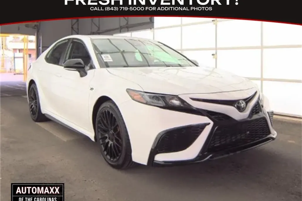 2024 Toyota Camry SE photo 1