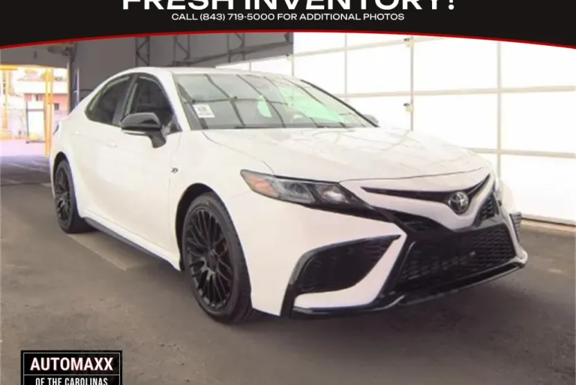 2024 Toyota Camry SE photo 1