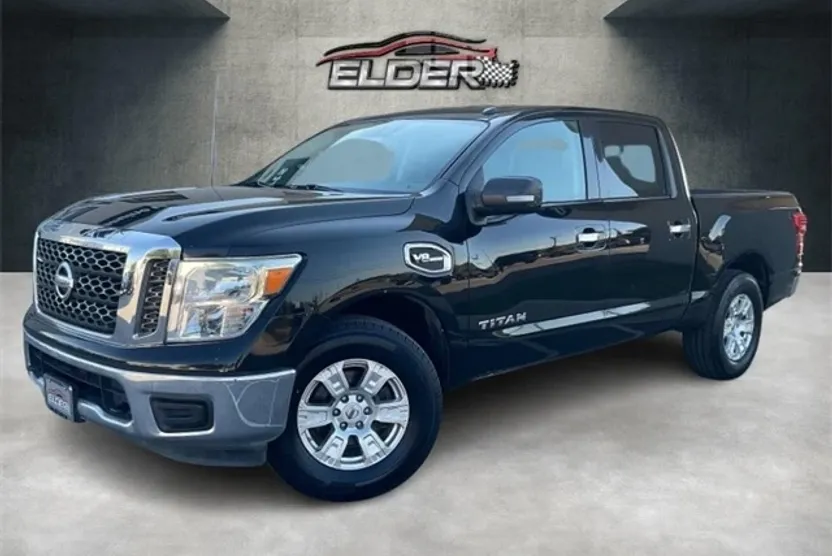 2017 Nissan Titan SV photo 1