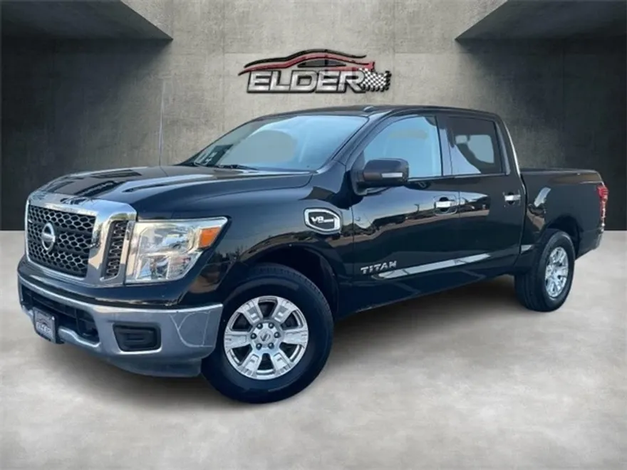 2017 Nissan Titan SV photo 1