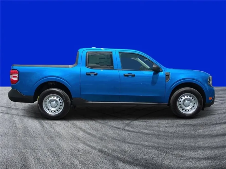 2025 Ford Maverick XL photo 1