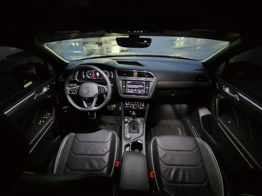 2022 Volkswagen Tiguan SEL Premium R-Line photo 1