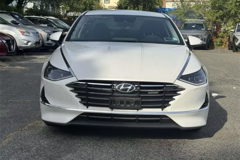 2022 Hyundai Sonata SE photo 1