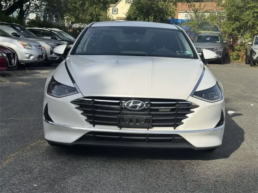 2022 Hyundai Sonata SE photo 1