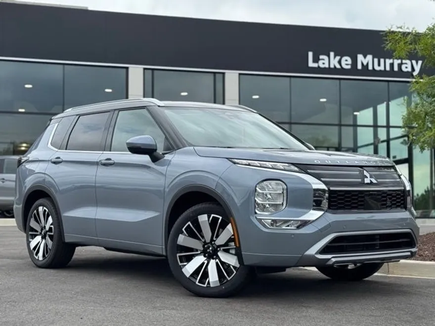 2025 Mitsubishi Outlander SEL photo 1