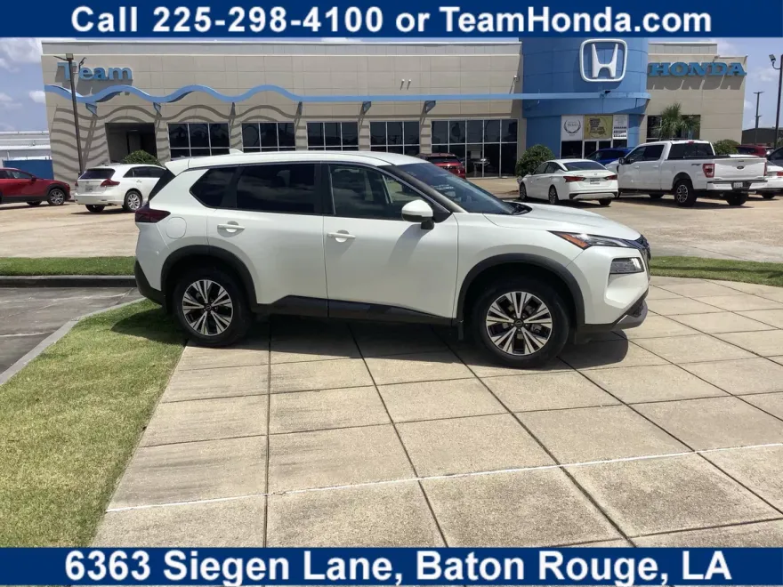 2022 Nissan Rogue SV photo 1