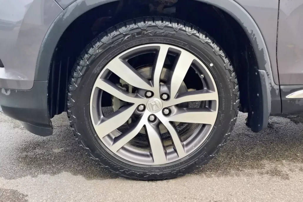 2017 Honda Pilot Elite photo 1