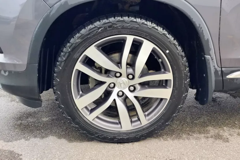2017 Honda Pilot Elite photo 1