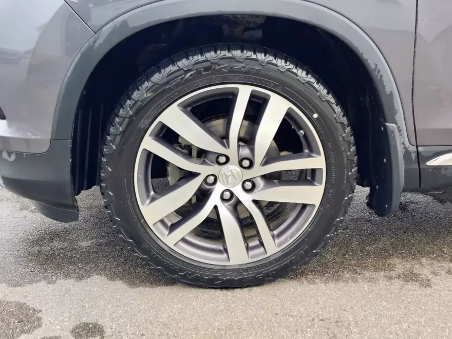 2017 Honda Pilot Elite photo 1