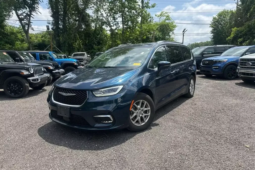 2021 Chrysler Pacifica Touring L photo 1