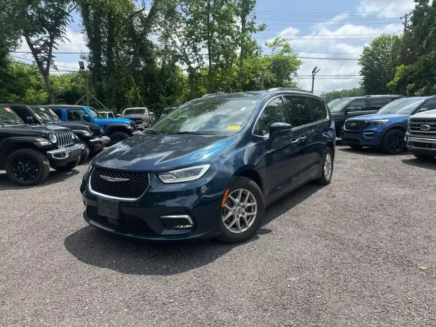 2021 Chrysler Pacifica Touring L photo 1