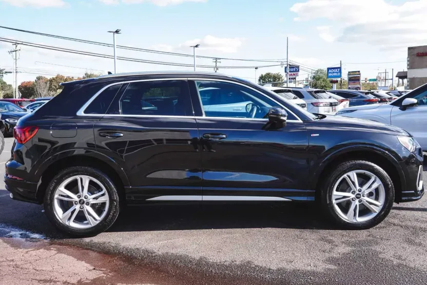 2024 Audi Q3 45 TFSI S line Premium photo 1