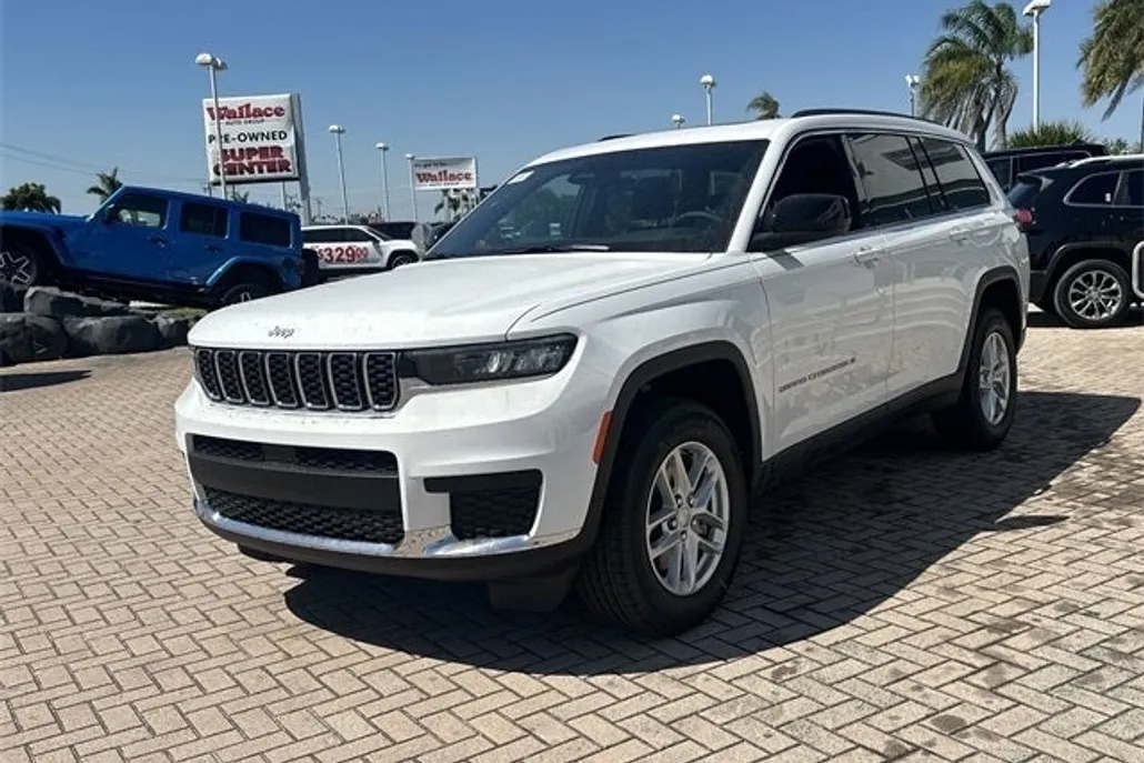 2025 Jeep Grand Cherokee Laredo photo 1